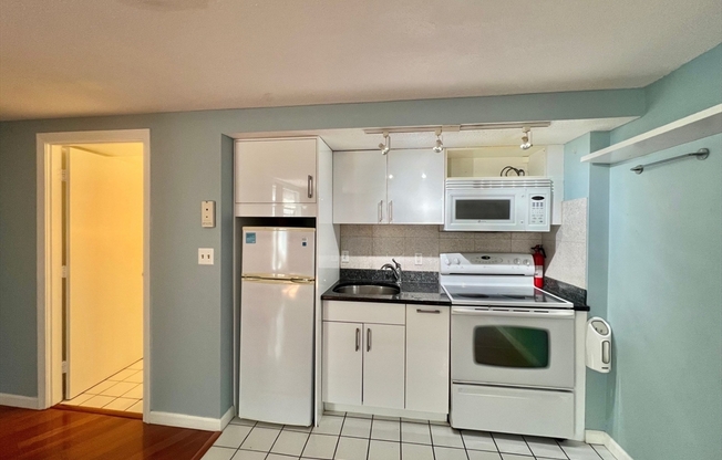 Studio, 1 bath, 450 sqft, $2,700, Unit 4H
