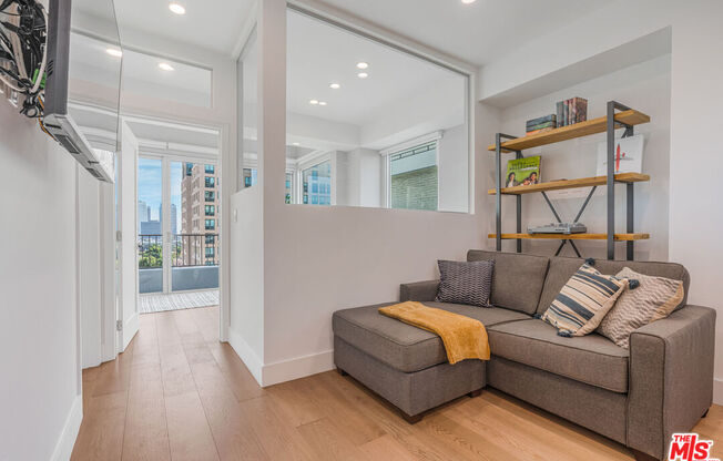 Studio, 1 bath, 600 sqft, $3,495, Unit 1012
