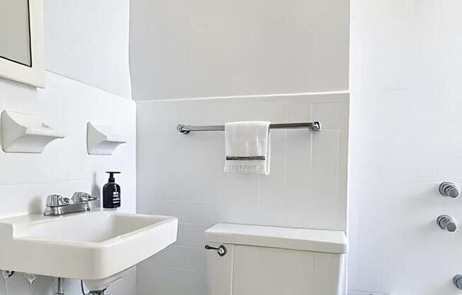 2 beds, 1 bath, $4,850, Unit 12K1