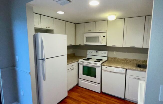 Charming 3-Bedroom, 2.5-Bath Townhome in Village Square Condominiums
