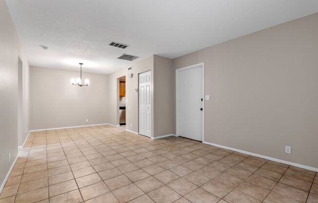 Lovely 1/1 condo in Winter Springs ~ Freshly Updated with New Paint, Fixtures, and More!