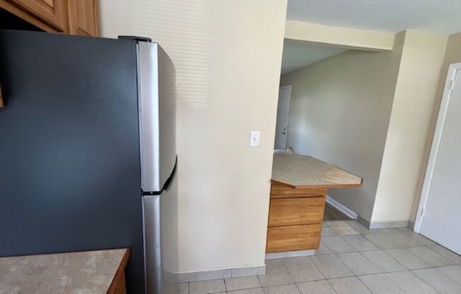 2 beds, 1 bath, $1,100