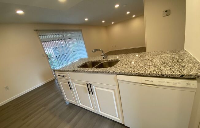 NEWLY RENOVATED 2 BED 2 BATH CONDO NEAR UCF and FULLSAIL UNIVERSITY