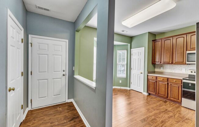 Adorable 3b 3b Townhome In Wake Forest!