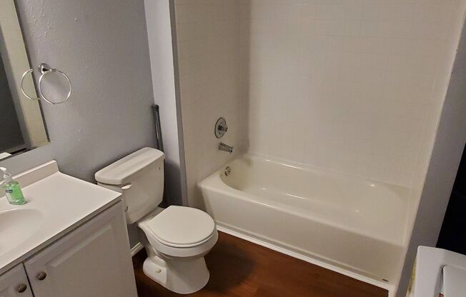 1 bed, 1 bath, 643 sqft, $1,550, Unit 124