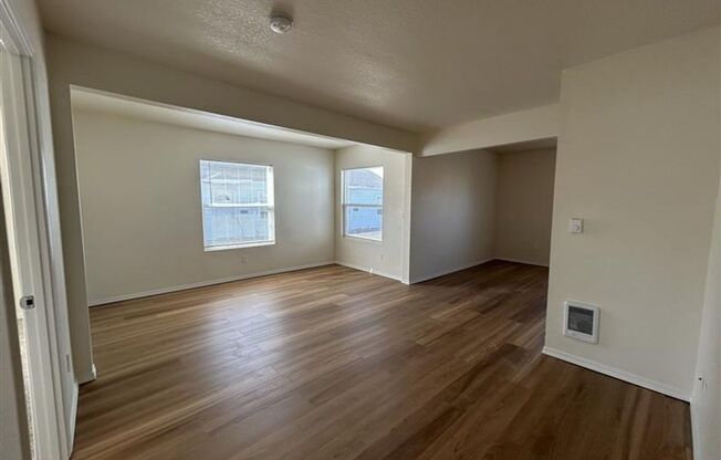 3 beds, 1 bath, 1,216 sqft, $1,845