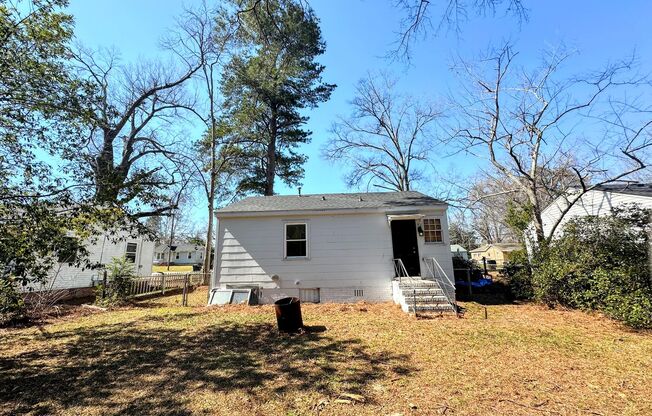 AFFORDABLE 2BEDROOM 1 BATH W/ SPACIOUS FENCED BACKYARD AND HARDWOOD FLOORS