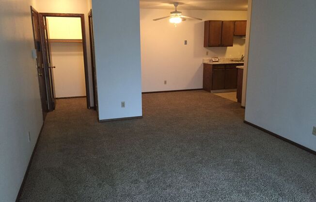 2 beds, 1 bath, 926 sqft, $925, Unit 210