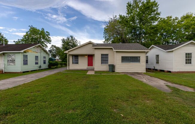Just Renovated! Close to Hwy 287 Immediate move in!