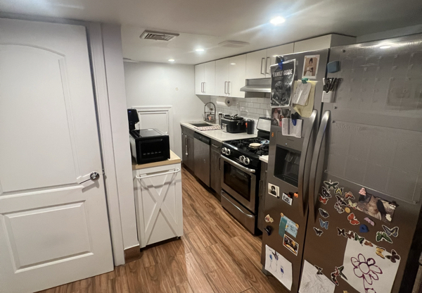 370 E 32 ST