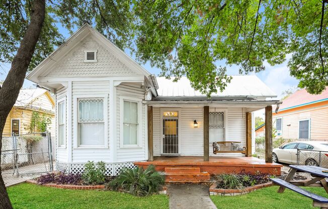 Charmer Close to Downtown!