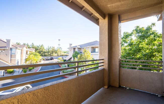 Charming 2 bedroom, 2 bath condo in the heart of Summerlin