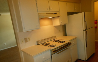 2 beds, 1 bath, $1,500, Unit A