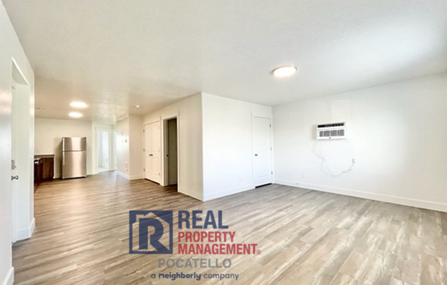 3 beds, 1 bath, 1,000 sqft, $1,025, Unit #4