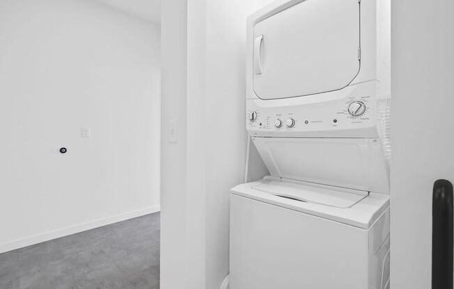 2 beds, 1 bath, 881 sqft, $1,900, Unit 220