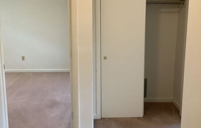 2 beds, 1 bath, 903 sqft, $1,170, Unit K-6