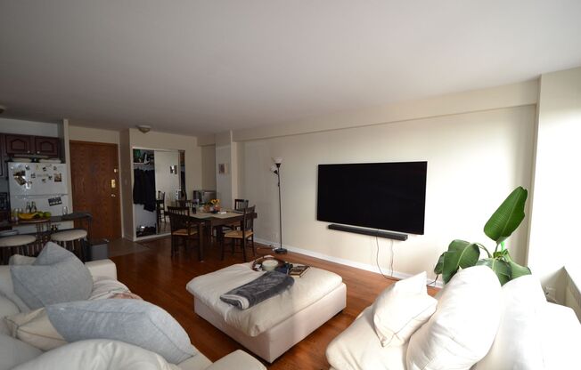 1 bed, 1 bath, 700 sqft, $1,875, Unit 418-1301