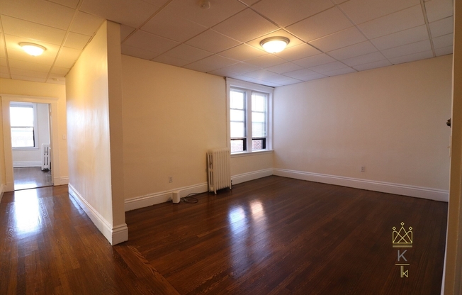 2 beds, 1 bath, $2,750, Unit 6