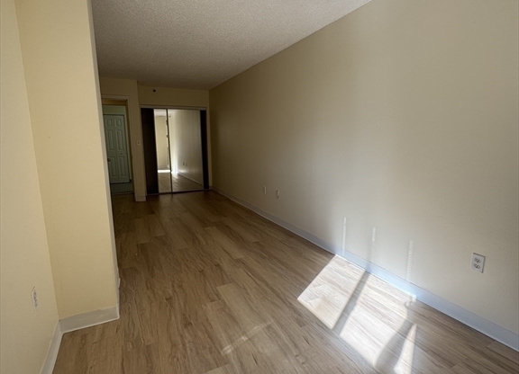 2 beds, 1.5 baths, 943 sqft, $3,000, Unit 905