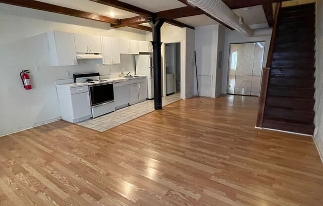 Studio, 1 bath, 600 sqft, $995, Unit 208