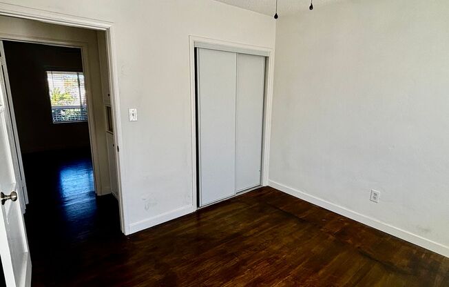 2 beds, 1 bath, $2,350, Unit 3145 Macaulay Street