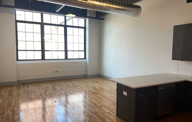 1 bed, 1 bath, 745 sqft, $1,750, Unit 321