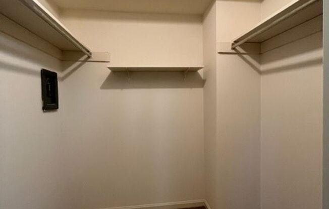 2 beds, 1 bath, 900 sqft, $1,525, Unit 123
