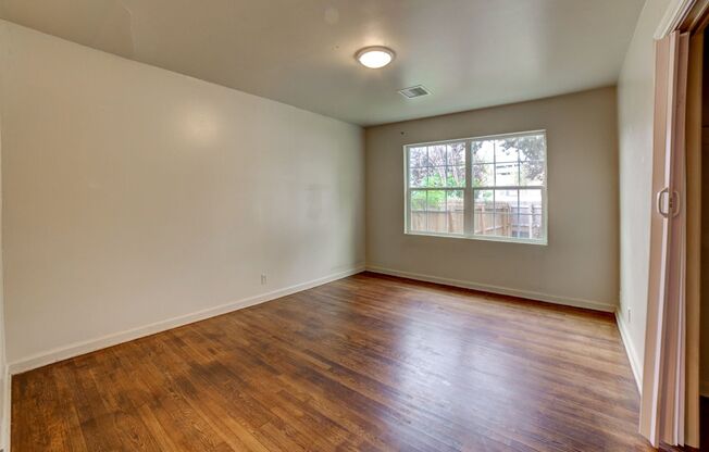 2 beds, 1 bath, $1,050, Unit 1633