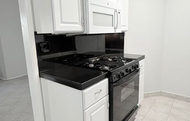 1 bed, 1 bath, $1,995, Unit 05