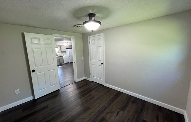 3 beds, 1 bath, $1,295