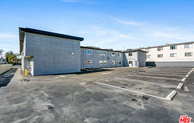 3 beds, 2 baths, 1,200 sqft, $2,895, Unit 212