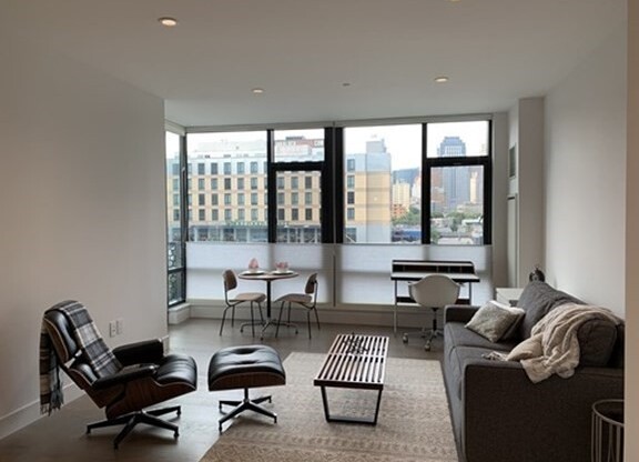 40 Traveler St