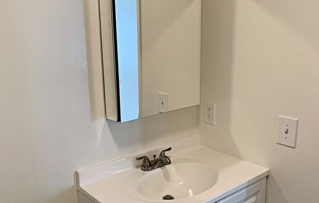 2 beds, 2 baths, 930 sqft, $2,495, Unit 205