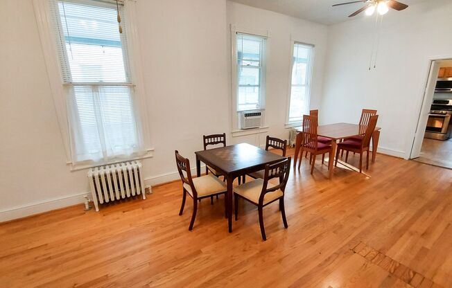 Charming and Sunlight 3BD, 1 BA in the Quaint DC Suburb of Mount Rainer, MD!!!