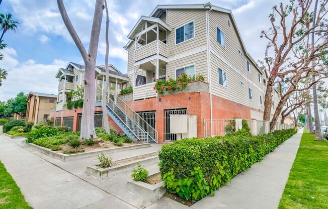 Central Inglewood Life – Gated Living Near SoFi & Transit