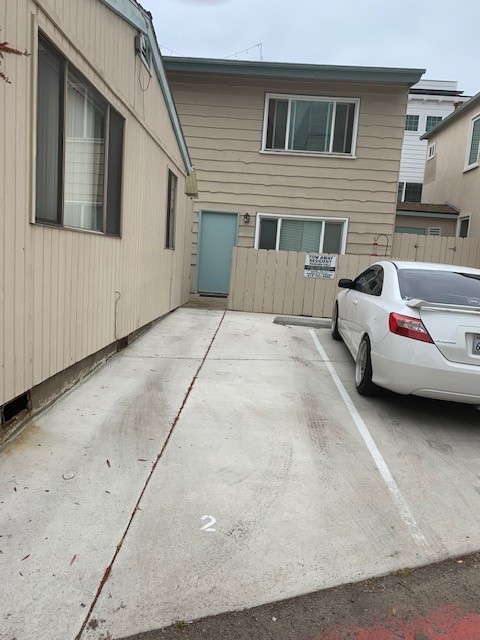 MISSION BEACH! BAY SIDE STUDIO WITH OFF-STREET PARKING! $1,795/MO