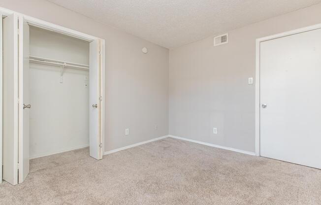 2 beds, 1 bath, 964 sqft, $1,395