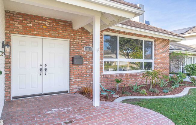 4 Bedroom Huntington Beach Home 2 Miles From the Beach