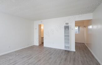 *OPEN HOUSE: 5/17 1:30-2:30PM* Studio with Parking in Pacific Beach!
