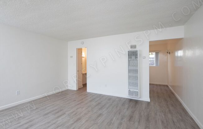 *OPEN HOUSE: 5/10 1:30-2:30PM* Studio with Parking in Pacific Beach!