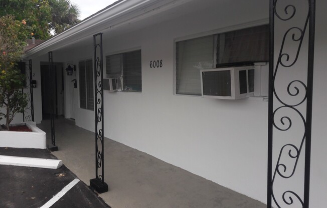 6008 NW 10 St