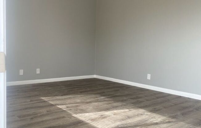 (221): 217-223 South 7th St.