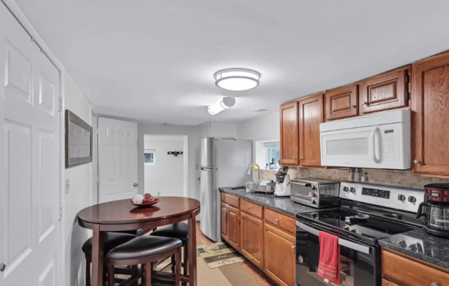 3119, Clayborne Ave