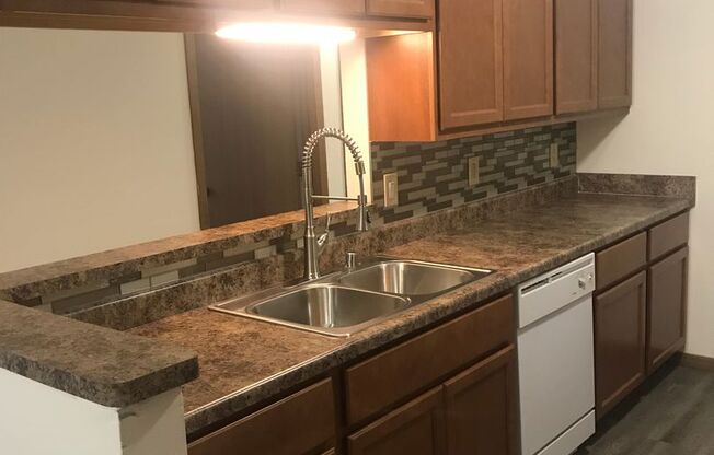 3 beds, 1 bath, 1,040 sqft, $1,695, Unit 3172-304