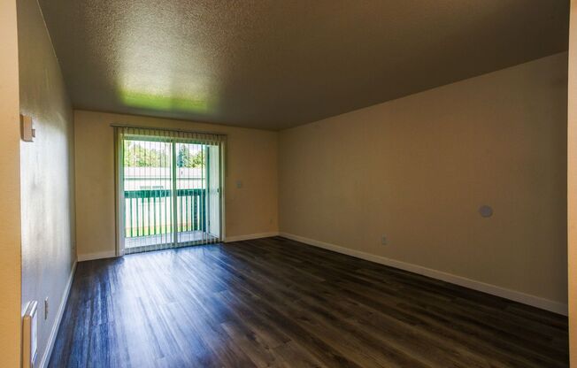 2 beds, 1 bath, 808 sqft, $1,650, Unit 106*