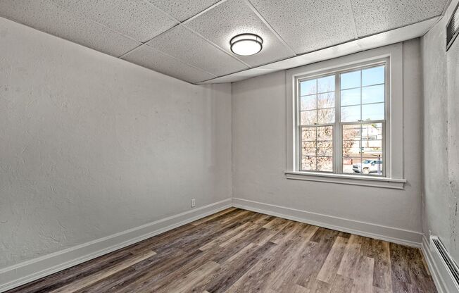 1 bed, 1 bath, 800 sqft, $849, Unit 109 W Lincoln Ave #17