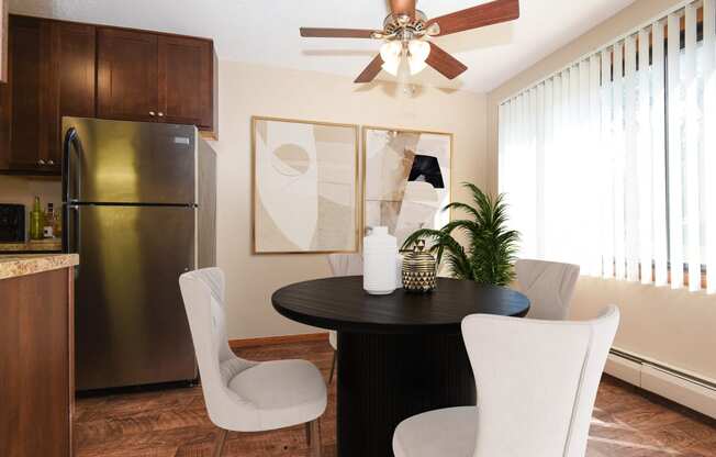 St Louis Park, MN Edge of Uptown Apartments | Furnished Dining Room