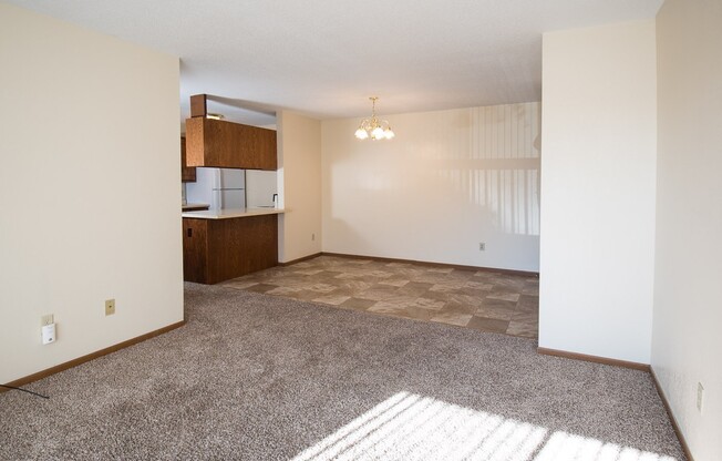 2 beds, 1 bath, 850 sqft, $900, Unit 942-08