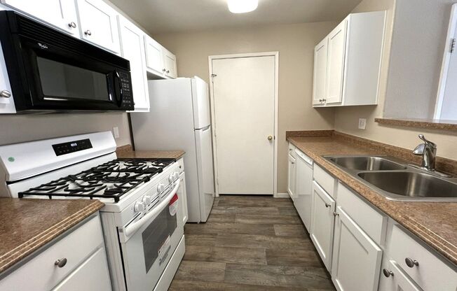 SEVEN HILLS 1 BED/1 BATH CONDO