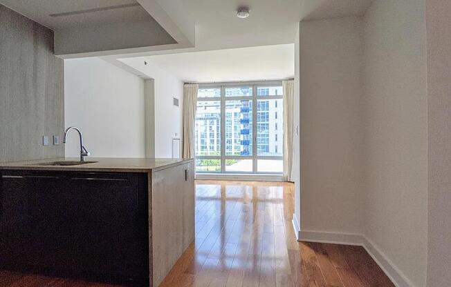 Studio, 1 bath, 640 sqft, $4,395, Unit 4W